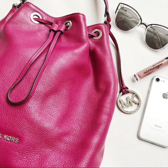 michael kors leather bucket bag